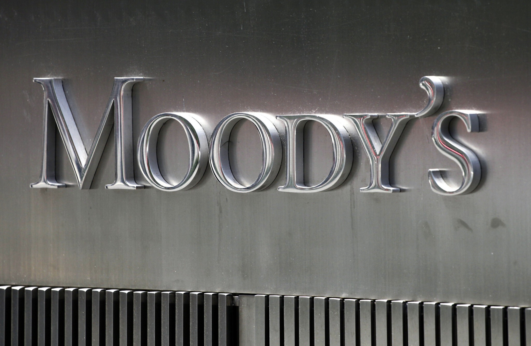 Megerősítette negatív kilátással Izrael államadós-besorolásait a Moody’s