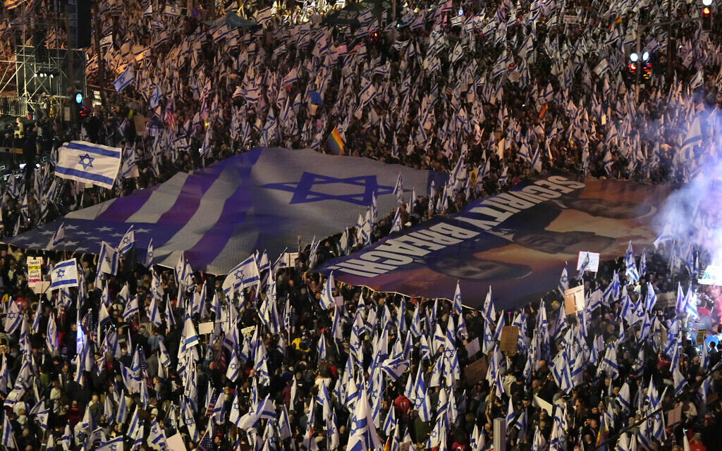 Israelis protest plans by Prime Minister Benjamin Netanyahu's government to overhaul the judicial system, in Tel Aviv, Israel, April 1, 2023. (AP Photo/Tsafrir Abayov)