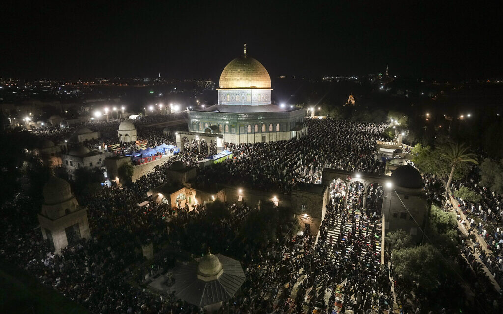 world News  Over 280,000 Muslims said to visit Al-Aqsa Monday for key Ramadan night