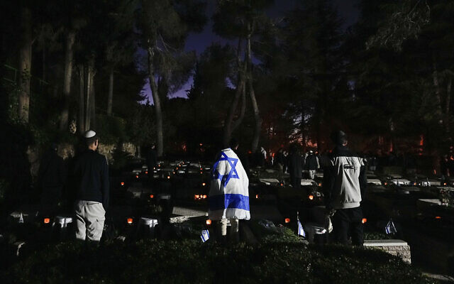 Israelis visit the Mount Herzel military cemetery in Jerusalem, April 24, 2023. (AP Photo/Ohad Zwigenberg)