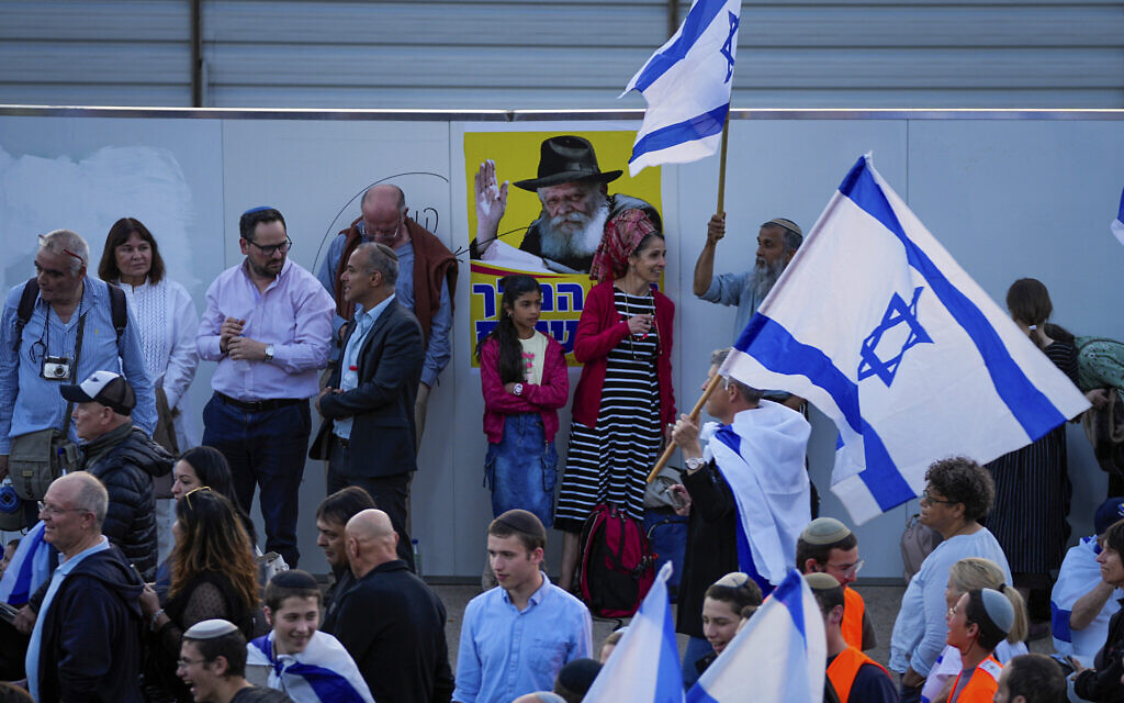 Right-wing Israelis attend a rally in support of the government outside the Knesset on April 27, 2023. (AP/Ohad Zwigenberg)