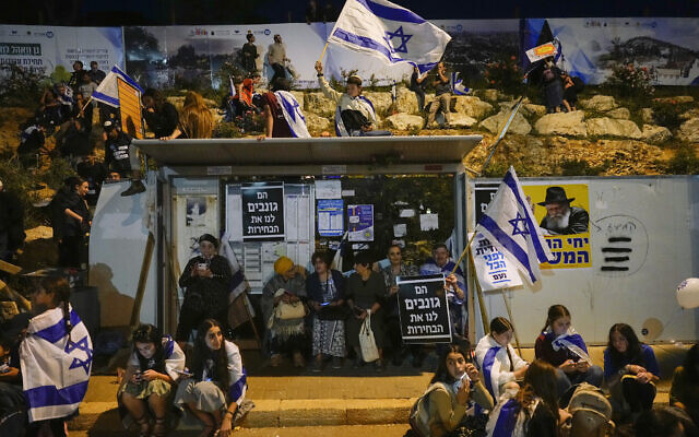 Right-wing Israelis attend a rally in support of plans by Prime Minister Benjamin Netanyahu's government to overhaul the judicial system, outside the Knesset, Israel's parliament in Jerusalem, Thursday, April 27, 2023. (AP Photo/Ohad Zwigenberg)