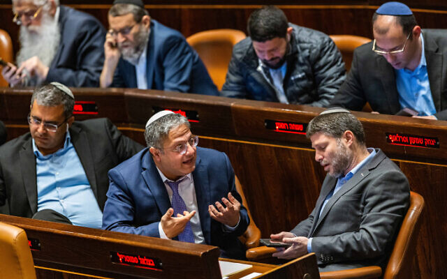 Religious Zionist party leader MK Bezalel Smotrich (right) with Otzma Yehudit party leader MK Itamar Ben Gvir in the Knesset plenum, December 28, 2022. (Olivier Fitoussi/Flash90)