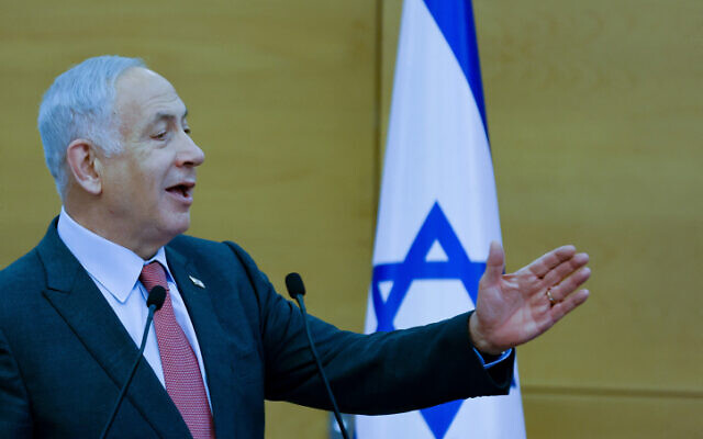 Premiärminister Benjamin Netanyahu leder ett fraktionsmöte i Likuds parti i Knesset den 13 mars 2023. (Erik Marmor/Flash90)