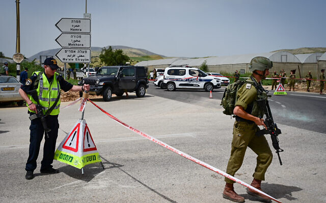 Security forces at the scene of a deadly terror attack in the Northern Jordan Valley, April 7, 2023. (Michael Giladi/Flash90)