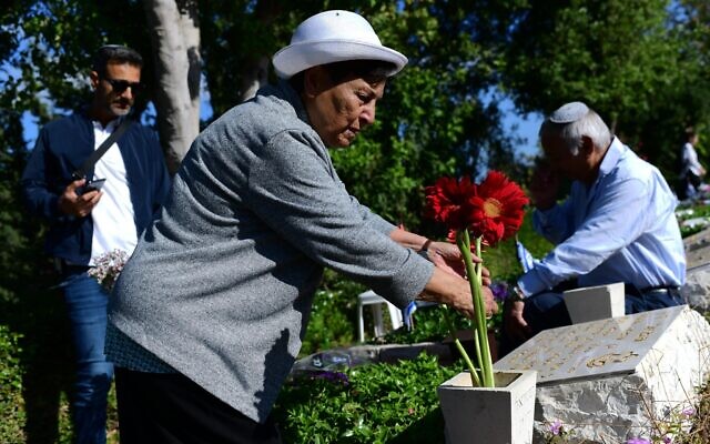 Bereaved families, friends and soldiers visit the graves of fallen soldiers on Memorial Day at Kiryat Shaul Military Cemetery in Tel Aviv, April 25, 2023. (Tomer Neuberg/Flash90)