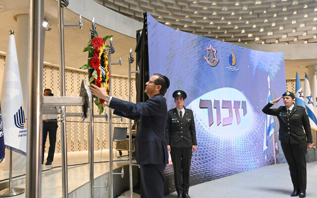 President Isaac Herzog lays a wreath at Mount Herzl in Jerusalem on Memorial Day, April 25, 2023. (Haim Zach / GPO)