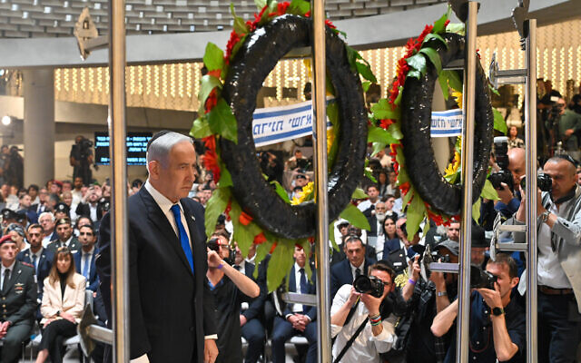 Prime Minister Benjamin Netanyahu at the official Memorial Day ceremony at Mount Herzl in Jerusalem, April 25, 2023. (Kobi Gideon / GPO)