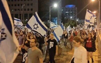 Protesters in Tel Aviv, April 10, 2023 (Roee Goldstein Facebook screenshot; used in accordance with Clause 27a ofthe copyright law)