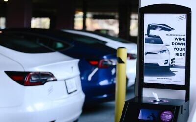 Envoy Technologies has created an on-demand EV sharing service charging drivers by the hour or by the day by using a mobile app. (Courtesy)