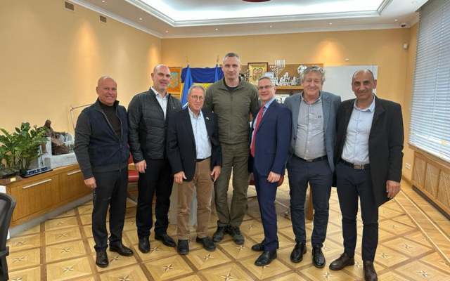 Kyiv Mayor Vitaly Klitschko (center) and Israeli Ambassador to Ukraine (to his left) meet with Sheba Medical Center officials in Kyiv, April 20, 2023. (Israel Embassy Kyiv)
