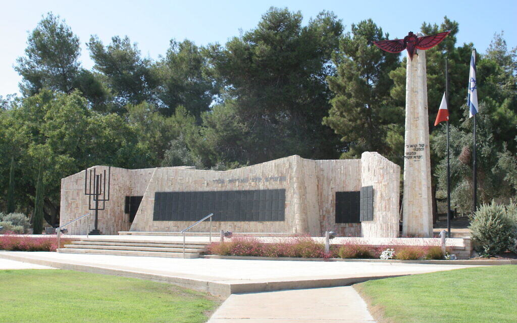 The paratroopers' monument near Gedera. (Shmuel Bar-Am)