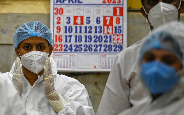 Health workers wearing personal protective equipment take part in a mock drill to check preparations of COVID-19 facilities at a hospital in Mumbai on April 10, 2023. (Punit PARANJPE / AFP)