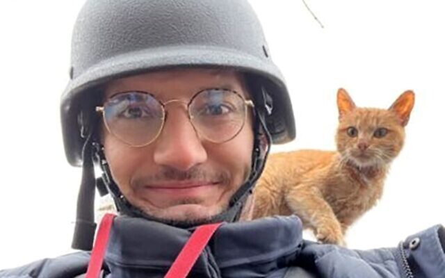 AFP journalist Arman Soldin snaps a selfie with a cat on his shoulder during an assignment for AFP in Ukraine (Arman SOLDIN / AFP)