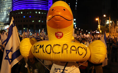 Protesters against the government's judicial overhaul plans in Tel Aviv, on May 13, 2023. (JACK GUEZ/AFP)
