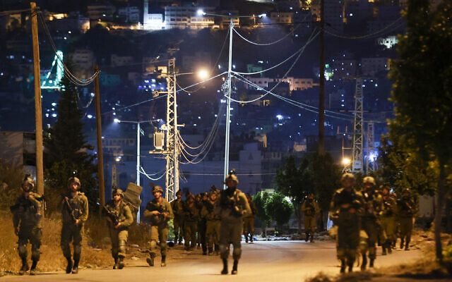 Israeli soldiers leave after a raid at the Balata refugee camp near the West Bank city of Nablus early on May 22, 2023 (Zain JAAFAR / AFP)