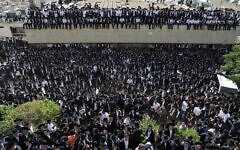 Mourners attend the funeral of Rabbi Gershon Edelstein at the Ponevezh Yeshiva in Bnei Brak on May 30, 2023. (Jack Guez/AFP)