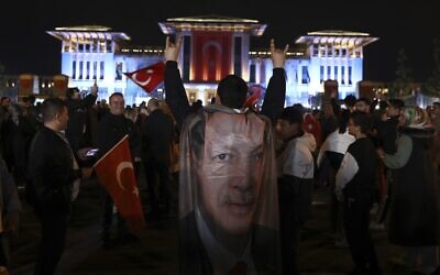 Supporters of President Recep Tayyip Erdogan gather outside the Presidential Palace in Ankara, Turkey, May 28, 2023. (AP Photo/Ali Unal)