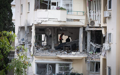 Police and rescue forces at the scene where a rocket fired from Gaza hit and damaged a house in Rehovot on May 11, 2023, killing resident Inga Avramyan. (Flash90)