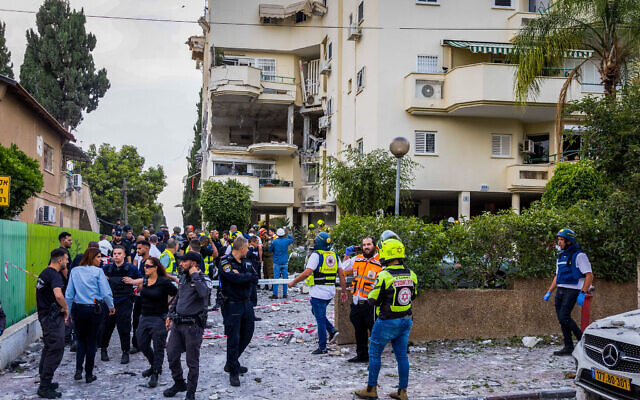 Police and rescue forces at the scene where a rocket fired from Gaza hit and damaged a house in Rehovot on May 11, 2023. (Liron Moldovan/Flash90)