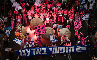 Protesters against the government's judicial overhaul plans in Tel Aviv, on May 13, 2023. (Avshalom Sassoni/Flash90)