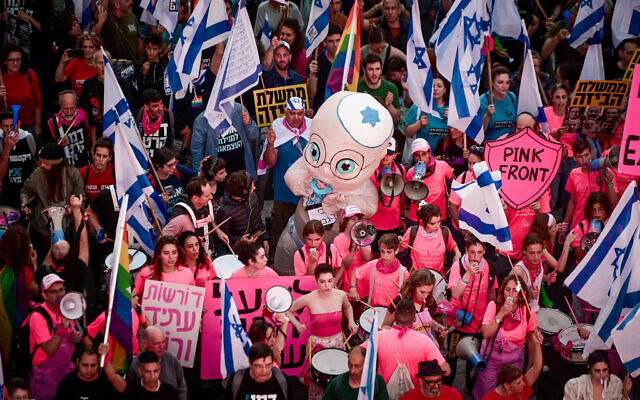 Anti-overhaul protesters rally in Tel Aviv, May 20, 2023. (Avshalom Sassoni/Flash90)