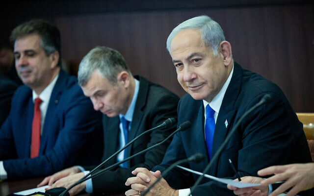 Prime Minister Benjamin Netanyahu leads the weekly cabinet meeting in Jerusalem on May 28, 2023. (Yonatan Sindel/Flash90)