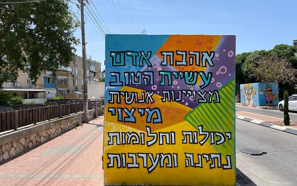 A public mini-shelter in Ashkelon, May 11, 2023 (Carrie Keller-Lynn/The Times of Israel)