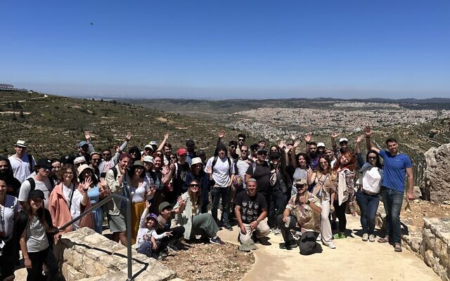 Russian-speaking recent immigrants to Israel tour the Samaria Regional Council in the West Bank in 2023. (Shishi Shabbat Yisraeli)