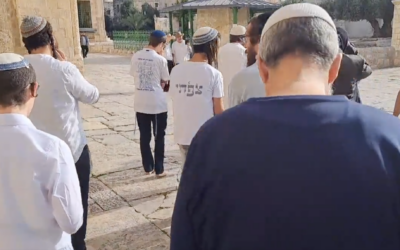 Jewish men pray as they exit the Temple Mount site on May 18, 2023 (Screen grab used in accordance with Clause 27a of the Copyright Law)