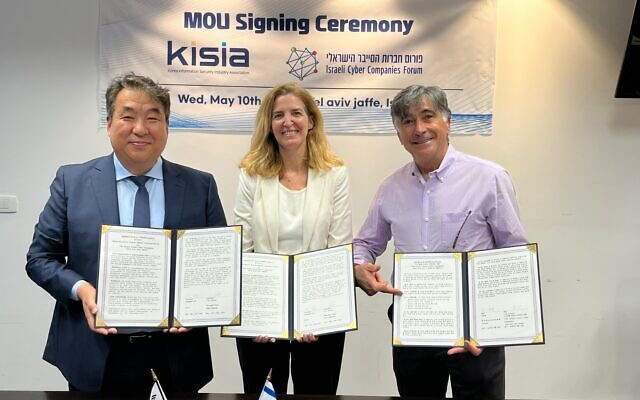 From right to left: Marian Cohen, chairman of the Israel Hi-Tech Association; Maya Schwartz, CEO of the Israel Hi-Tech Association; and Dongbeom Lee, chairman of KISIA sign agreement on cybersecurity cooperation, May 10, 2023. (Credit: Israel Hi-Tech Association)