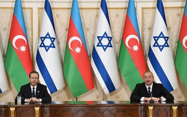 President Isaac Herzog (left) and Azerbaijani President Ilham Aliyev at a press conference in Baku, May 30, 2023. (Haim Zach/GPO)