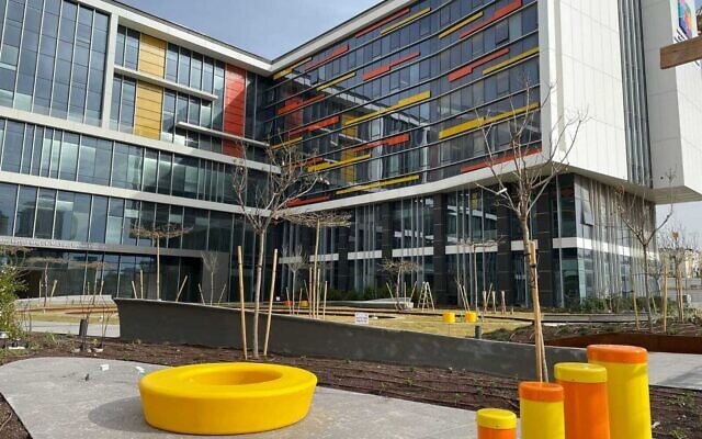 Schneider Children’s Medical Center's new 'Glass Building' ward (Courtesy of Schneider)