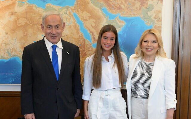 Noa Kirel (center) Israel's 2023 Eurovision contestant stands with Prime Minister Benjamin Netanyahu (left) and his wife Sara Netanyahu, at the Prime Minister's Office in Jerusalem, May 18, 2023. (Amos Ben Gershom/GPO)