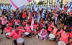 Demonstrators play the drums during a rally protesting the Israeli government's judicial overhaul proposals, in Tel Aviv on June 3, 2023. (JACK GUEZ / AFP)