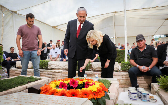 Benjamin Netanyahu his wife Sara, family and friends attend a memorial ceremony for Netanyahu's brother, Yoni Netanyahu, at the Mount Herzl Military Cemetery, in Jerusalem, on June 16, 2021. (Olivier Fitoussi/Flash90)