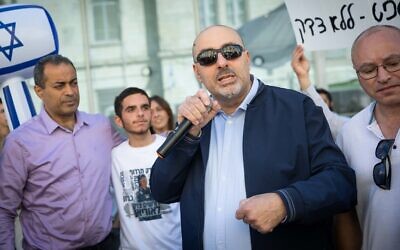 Likud MK Nissim Vaturi joins supporters of former Border Police officer Orian Ben Khalifa, who was accused of assaulting a Palestinian woman in Jerusalem's Old City, in a protest outside her hearing at the Jerusalem Magistrate's Court, May 2, 2023. (Yonatan Sindel/Flash90)