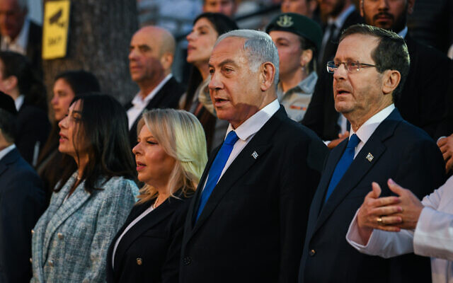 President Isaac Herzog (R) and Prime Minister Benjamin Netanyahu (C) attend a Jerusalem Day holiday ceremony at the capital's Ammunition Hill, May 18, 2023. (Arie Leib Abrams/Flash90)
