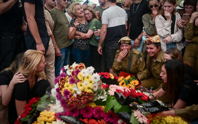 Family and friends attend the funeral of Sgt. Lia Ben Nun, who was killed on the Egyptian border on June 3, at the military cemetery in Rishon Lezion, June 4, 2023. (Avshalom Sassoni/Flash90)