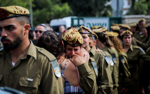 Family and friends attend the funeral of Sgt. Lia Ben Nun who was killed on the Egyptian border a day earlier, at the military cemetery in Rishon Lezion, June 4, 2023. (Flash90)