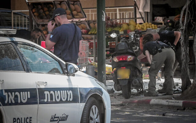 Police at the scene where a motorcycle exploded in Ramat Gan, on June 11, 2023. (Avshalom Sassoni/Flash90)