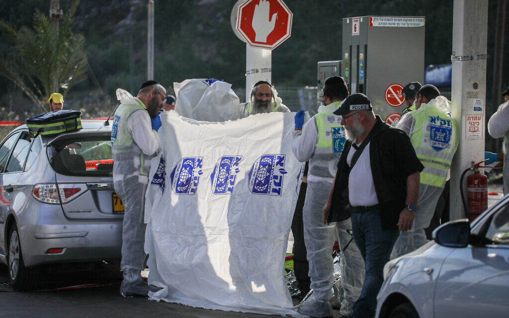 Israeli forensic workers at the scene of a shooting attack near the West Bank Settlement of Eli on June 20, 2023. (Flash90)