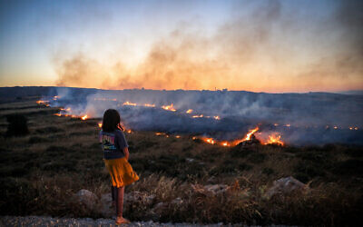 Fields on fire near the Palestinian village of Qusra, in the West Bank, June 22, 2023. (Flash90)