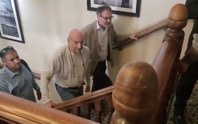 Israeli film producer Arnon Milchan makes his way to the conference hall in the Old Ship Hotel in Brighton, UK, to testify via video in the trial of Prime Minister Benjamin Netanyahu, June 25, 2023 (Channel 13 screenshot; used in accordance with clause 27a of the Copyright Law)