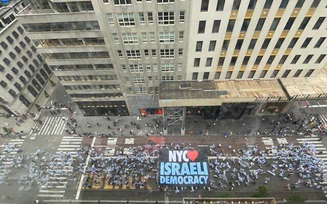 Anti-overhaul protesters march at the Celebrate Israel Parade in New York City, June 4, 2023. (Courtesy, NYC Loves Israeli Democracy/ Roi Levin)