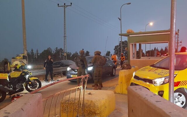 Medics and security forces at the Rantis checkpoint in the West Bank, after a Palestinian in a stolen car allegedly assaulted a soldier before being shot dead, June 9, 2023. (Courtesy: Used in accordance with Clause 27a of the Copyright Law)