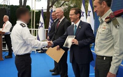 President Isaac Herzog (2R) awards a Navy officer with the Israel Defense Prize, alongside IDF chief Herzi Halevi (right) and Defense Minister Yoav Gallant (center), June 13, 2023. (Defense Ministry)
