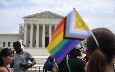 Gender rights activist demonstrate outside the US Supreme Court on June 30, 2023, in Washington, DC. (OLIVIER DOULIERY / AFP)