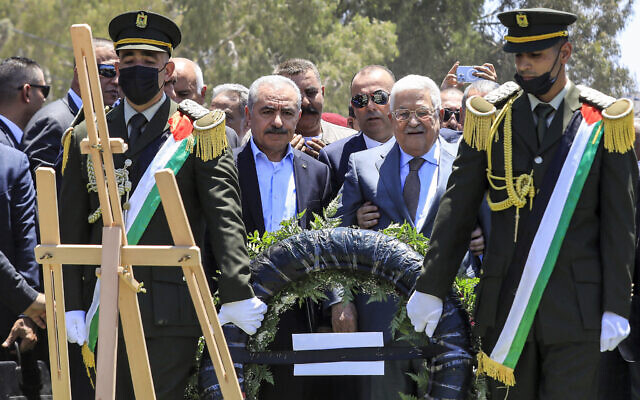 Palestinian Authority President Mahmoud Abbas (C-R) and PA Prime Minister Mohammad Shtayyeh (C-L) arrive to lay a wreath of flowers by the graves of Palestinian combatants killed in recent Israeli military counterterror raids on the Jenin refugee camp, July 12, 2023 (Zain JAAFAR / AFP)