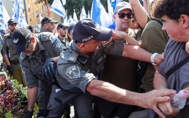 Police disperse demonstrators protesting the government's judicial overhaul plans, in Tel Aviv, July 18, 2023. (JACK GUEZ/AFP)